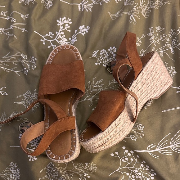 Universal Thread Women's Brown Espadrilles - Picture 2 of 6